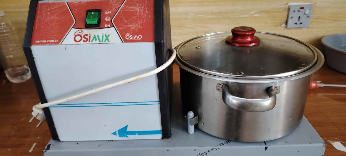 للبيع ماكينة تقطيع خضار / بصل صناعية
🔹 الماركة: OSIMO – صناعة تركية
🔹 السعة: 8 لتر
🔹 القوة: 600 واط
🔹 الحالة: مستعملة نظيفة جدًا – شغالة 100% بدون أي مشاكل
🔹 مناسبة للمطاعم، الكبابجيات، المطابخ
🔹 نظافة ممتازة مثل الصور
💰 السعر: 280,000 دينار (قابل للتفاوض البسيط)
📍 الموقع: أربيل
📞 التواصل خاص أو واتساب أربيل, العراق


**إذا كنت صاحب هذا الإعلان وتريد حذفه لأي سبب، رجاءا أرسل رسالة إلى الدعم الفني**