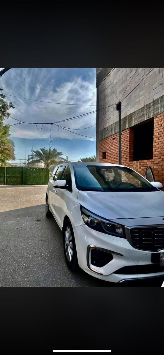 سلام عليكم
كيا كرنفال 2017 خليجي 
شاشه كبيره 
بانزين 3.5
بصمه 
ويل كروم
كشنات جلد مغلف امارتي اصلي 
رقم بغداد خصوصي
تحكم ستيرن 
اشاير مري
وباقي المواصفات 
سياره بيها 
بيها بنيد مبدل   وباب الصدر كارت    جاملغ الخلفي صبغ 
مكان نجف الاشرف 
السعر 200 وبيها مجال 
للتواصل  ***********
