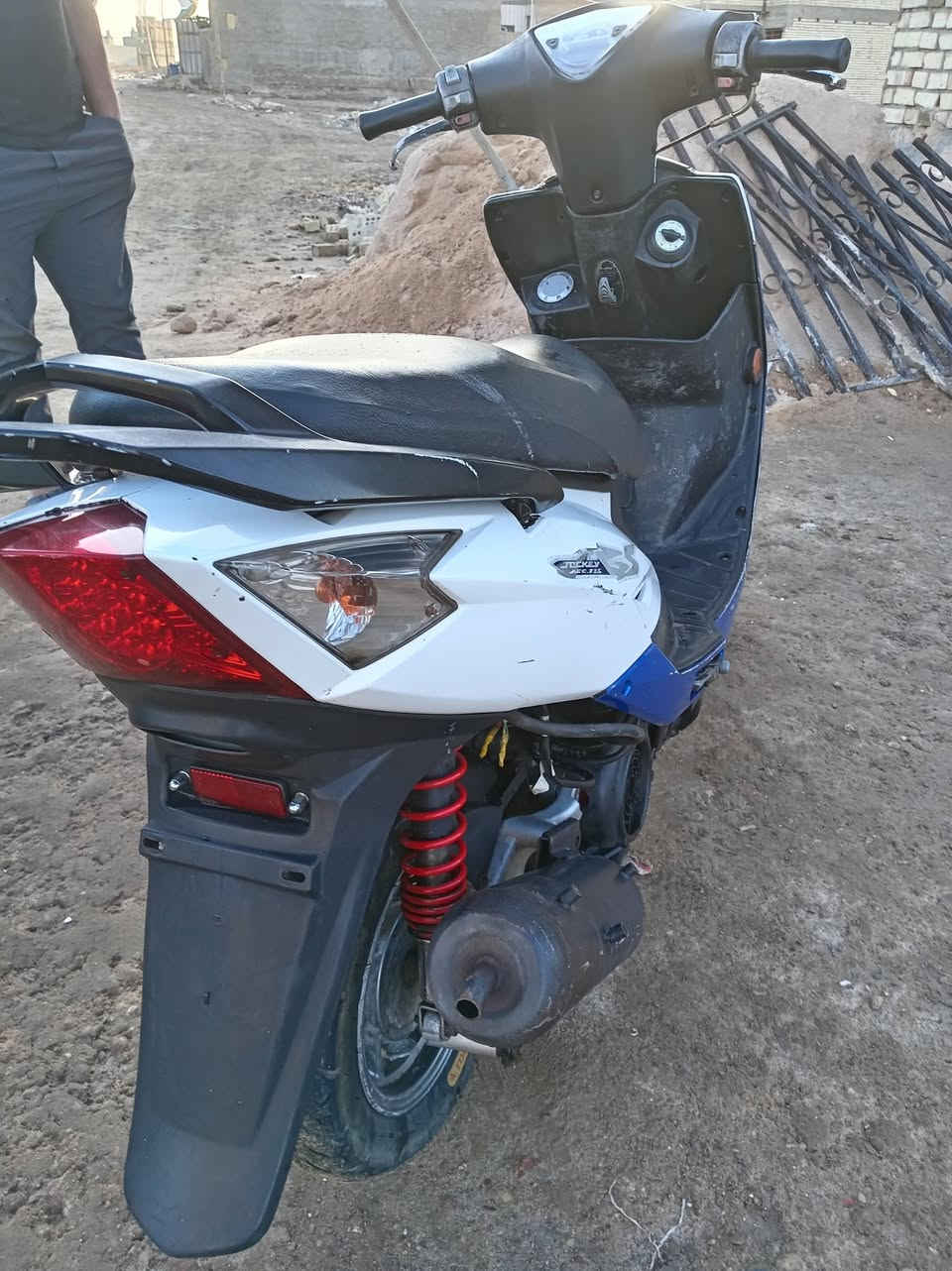 السلام عليكم شباب دراجة ماكس ثعلب للبيع السعر ٤٠٠ بيهة مجال هاذا رقمي *********** الشراي يتصل عنوان بغداد حي العامل
