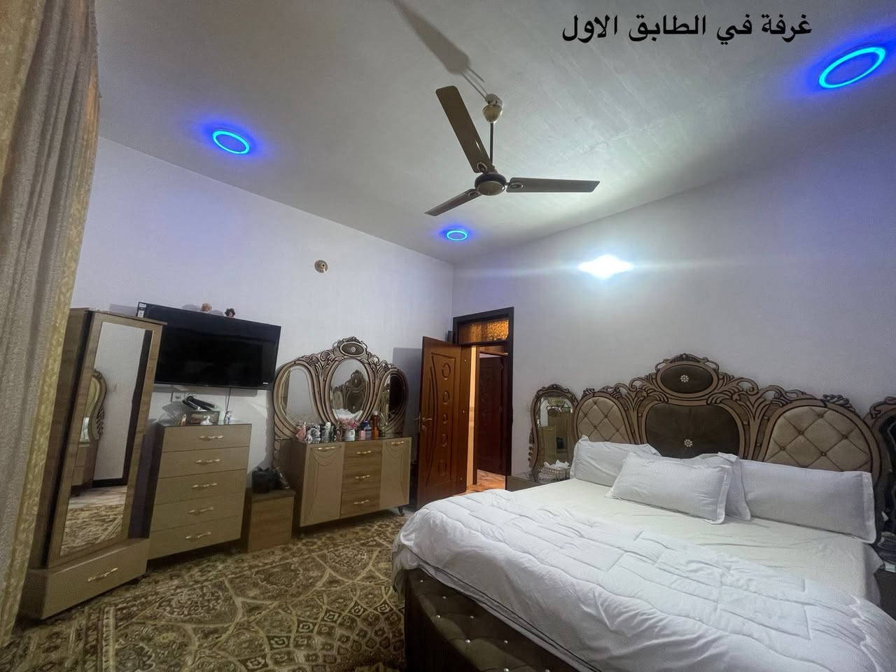 السلام عليكم ورحمه الله وبركاته
بيت اللبيع زراعي سند 25 مشمول بتطويب المساحة 620م
الاساس والبناء كونكريت كرافت
مساحة البناء 300م والباقي 320م كراج سيارة وحديقة
الطابق الاول متكون
من غرفتين نوم
واستقبال 
واصاله 
ومطبخ حار وبارد
وصحيات خارجيه
ممرات خارج البيت العرض مترتين ونص مع مطبخ خارجي
واستقبال خارجي وصحيات خارجيه 
الطابق الثاني متكون
من غرفتين
واصاله 
ومطبخ
وصحيات
العنون الديوانية ام طباشي قرب مدرسه 14تموز
الاستفسار الاتصال ع الرقم ***********
