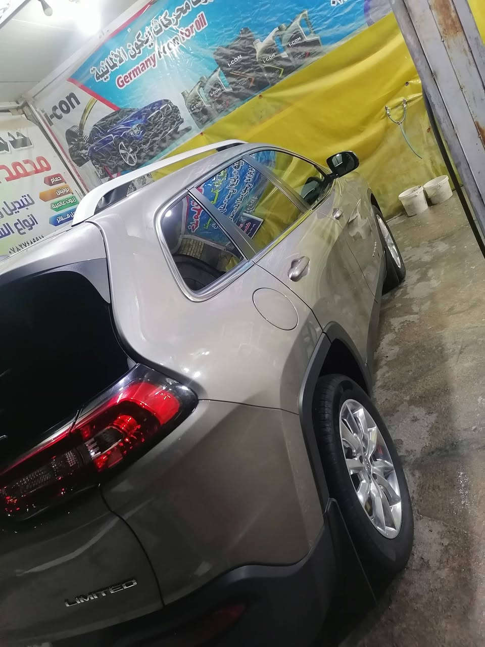 جيب بزون 2016
‏مواصفات ...
مكينة 6 سلندر ٣.٢٠٠
‏تبريد قطعتين 
‏كشنات جلد
لايتات زنون
تدفئة ستيرن وكشنات
‏هاند بريك بصمه 
‏اوتو هولد 
‏لد نهاري 
تشغيل عن بعد
وضعيات قيادة (سبورت و ثلجي وطيني واوتو) 

‏السياره بطاريه جديده 
‏مكينه كير نظيفات جدا 
‏تبريد ثلج
السعر 128 ورقه
التواصل ع الرقم الاستفسار اكثر  ***********
موجود واتساب
