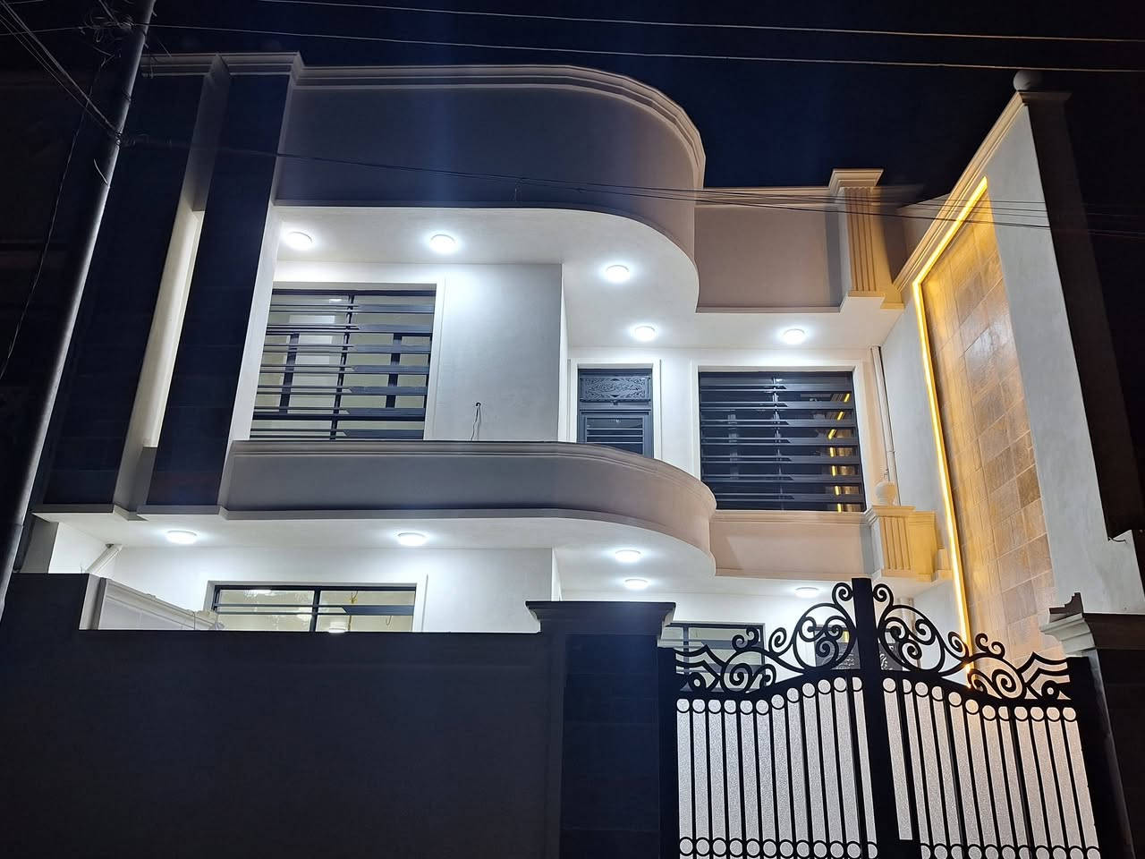 الدار للبيع في المسيب حي الزهزاء طابو صرف  مساحة الدار 175متر يحتوي على 4 غرف نوم وصالتين وثلاث حمامات وستقبال 6X4 ومطبخ السعر 197 وقابل لتفاوض للأستفسار ***********
