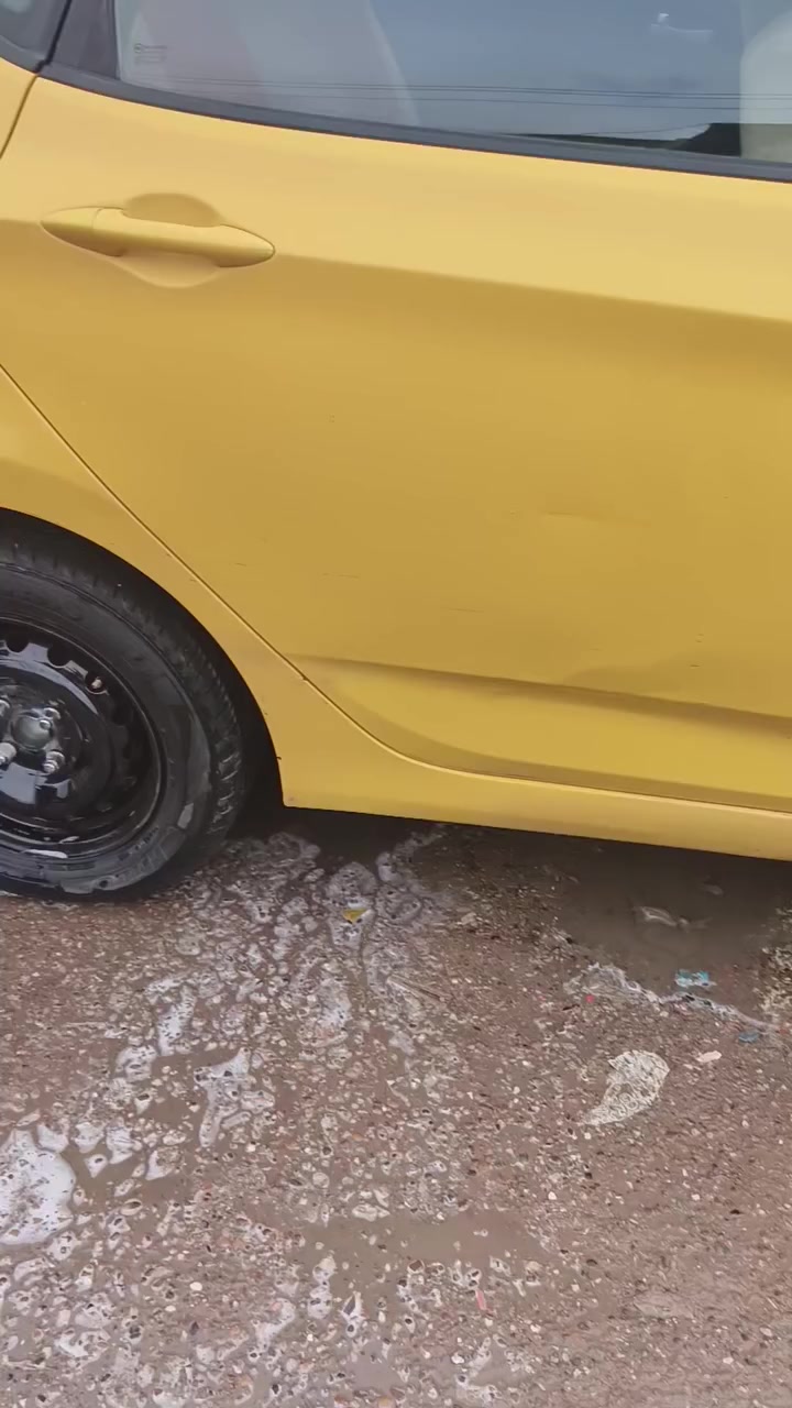 السلام عليكم
اكسنت هاش باك 2013
وأرد كندي حادث جاملغ خلفي وتعديل بدون تبديل مكينه بدايه تبخير 1600 جيتي اي سياره بسمي سعر 68 بيه مجال 
***********
