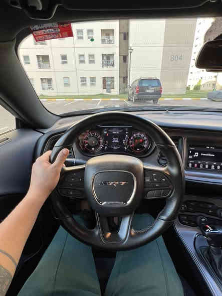 السلام عليكم  
للبيع جالنجر 2023 sxt بلاك توب
قطعتين صبغ جاملغ امامي وخلفي 
 السيارة ماشية 30 الف جديدة كلش 
اجت ماشية 26
السيارة عليها اكزوز واكس بايب جاي من امريكا صوت حلو 
تو ويل 
السعر 190 ورقة وبيها مجال 
السيارة بدون رقم دخول جديد
تترقم جميع المحافظات  
للاتصال ***********
