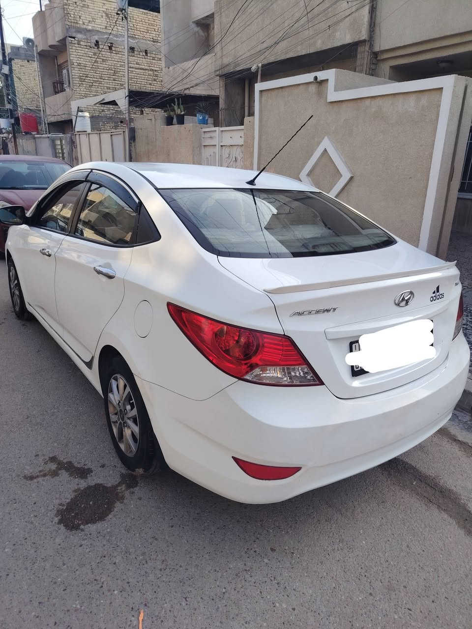 هونداي اكسنت 2015
فول ماعدة البصمة
 رقم بغداد شبه مميز الإنكليزي
 صبغ فقط دعاميات والدوسات وباب بصف السايق
سونار موجود تجي وتشوف وتطلع تراي وين متريد
زوج تايرات جدد/ تدفئة تبريد/ تحكم ستيرن/ شاشة وكامرة
بأسمي تحويل مباشر ثاني يوم 
السعر 115 وبيهة مجال 
مكاني بغداد حي التراث قرب تقاطع الربيعي أكثر استفسار اتصل على الرقم /***********
