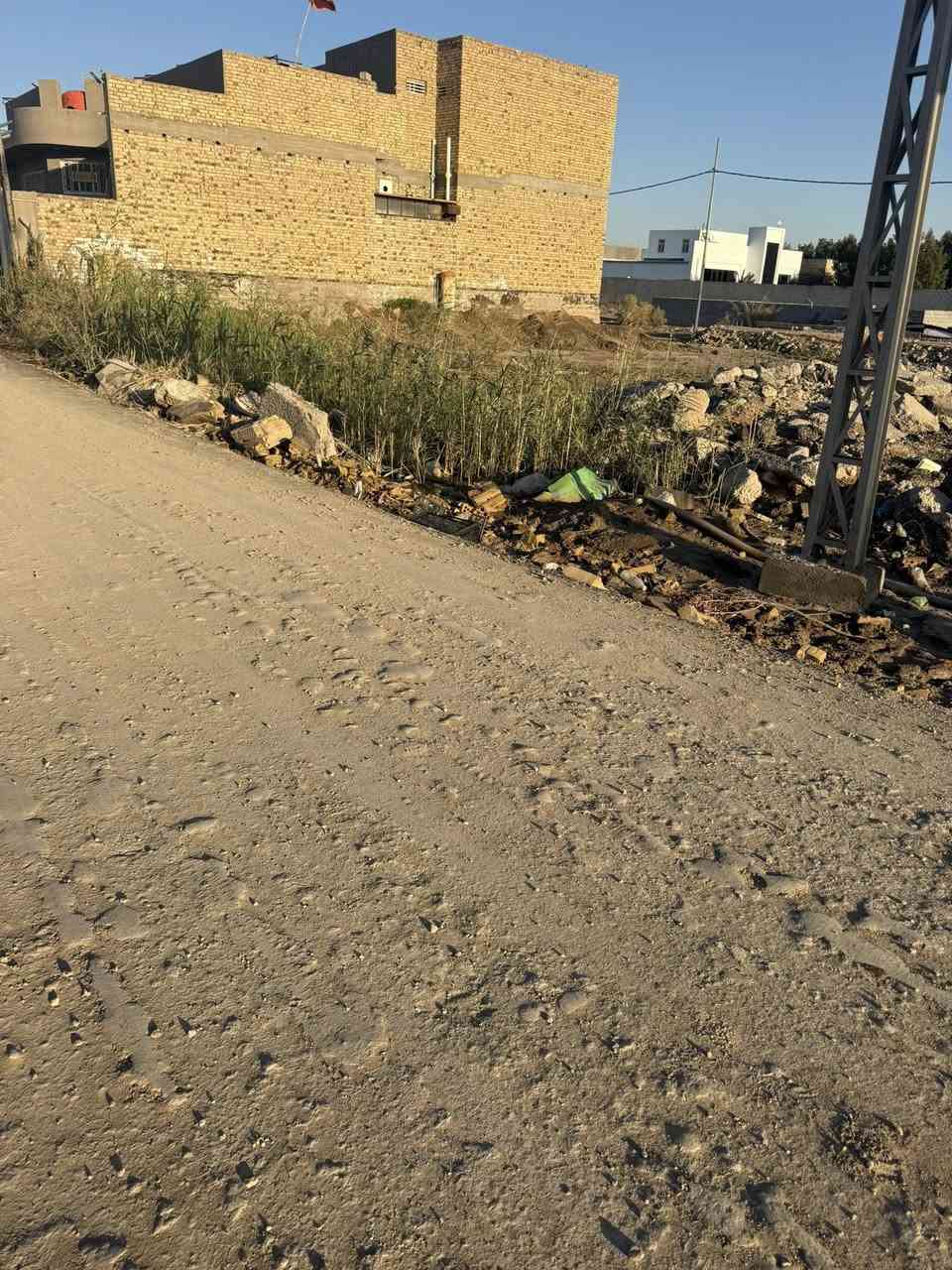 ياالله قطع للبيع طابو زراعي سند   25 )
مداور بسم المشتري 

العنون طريق  ديوانيه  نجف قرب ساحة التوديع الديوانيه. تقع على 

شط الصب خلف فوج التكتيكي على تبليط  مباشر 
متوفر مساحه 200  + 400 ركن مع 

كافة الخدمات ماء كهرباء  تبليط  

لاستفسار  ( *********** )
