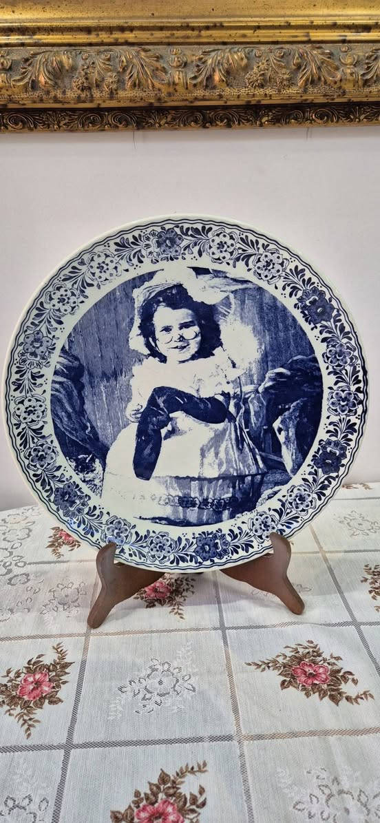 Anciennes Assiettes chemkefa delft de collections décoratives vintage (34cm)


**إذا كنت صاحب هذا الإعلان وتريد حذفه لأي سبب، رجاءا أرسل رسالة إلى الدعم الفني**