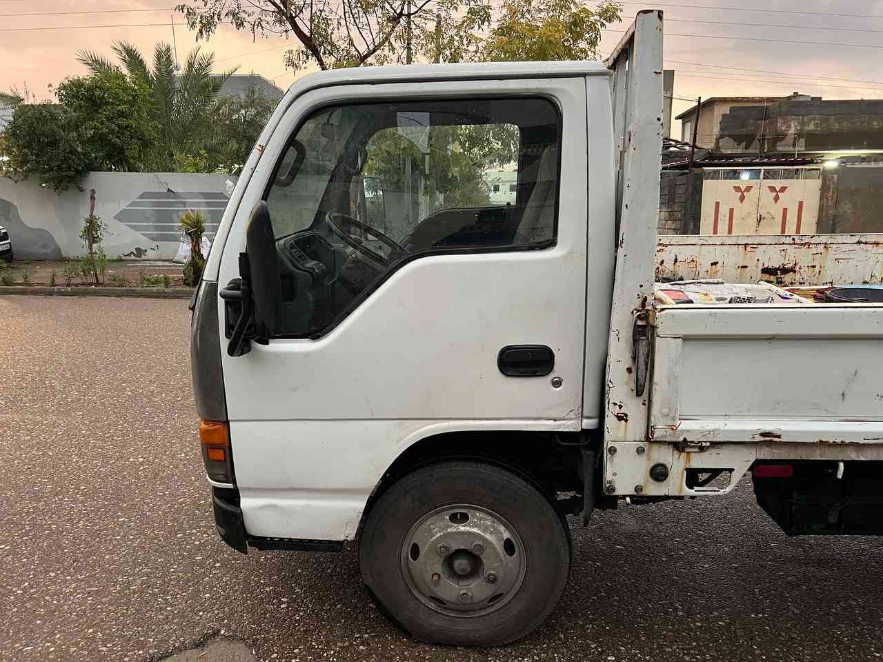 كنتر ازوز موديل94 رقم بغداد سنويه ساقطه ب19 مسجله بالسنويه بدي كرين غرامات مصفره شاصي وكير بشرط محرك لابخار ولاصرف كهربائيات شغاله طول البدي طول البدي 5متر التايرات الأماميه جوبلس وياها محجر 
مكان السياره كركوك السعر 90
***********
