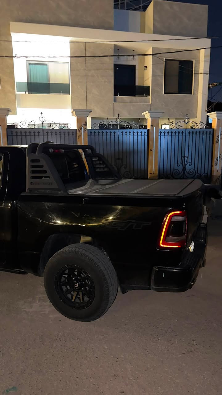 للبيع ……
دوج رام GT كلين تايتل ماشيه ٦١،٠٠٠ 
السيارة فول فول مواصفات وكلشي بيها وكاله من الشركه 
السيارة سبورت مو عاديه لا سبورت (GT) يعني اعلى شي بلمواصفات ***********
