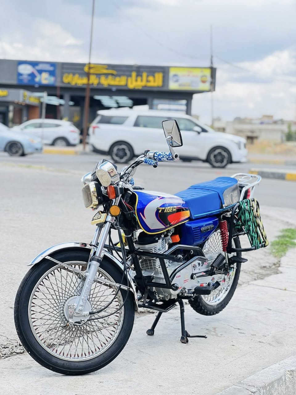 السلام عليكم اخوان عندي هاذا الماطور للبيع مثل ما موضح بصوره شوفو النظافه رايدو ب750 بي مجال شي بسيط تجي تفحصو وين من تريد ودي ولحد يكسر بسعر ماعجبك اعبر المنشور الشراي يتصل على الرقم ***********

