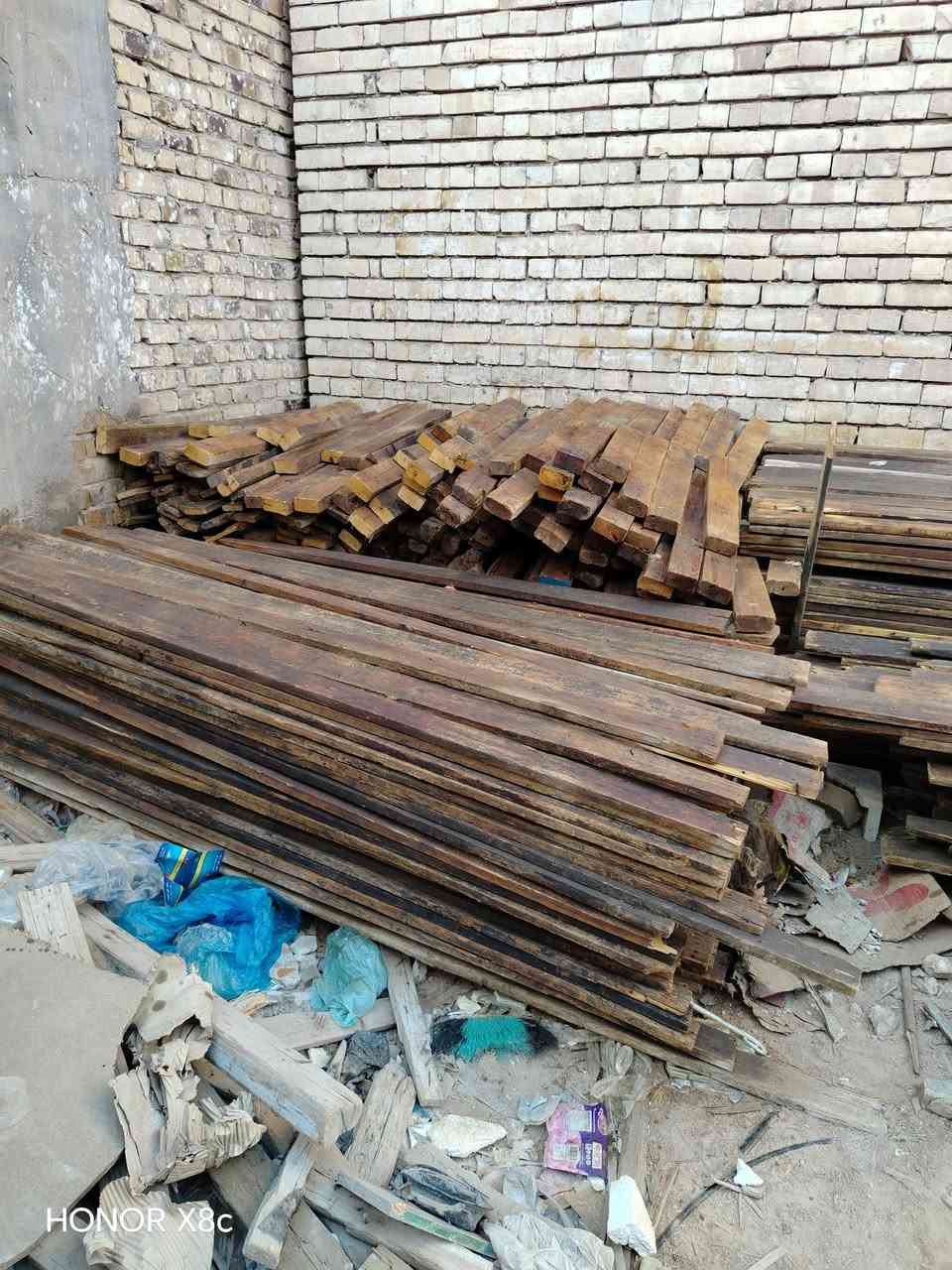 قالب خشب للبيع روسي تارس مساحه 160 متر العنوان بابل ***********
