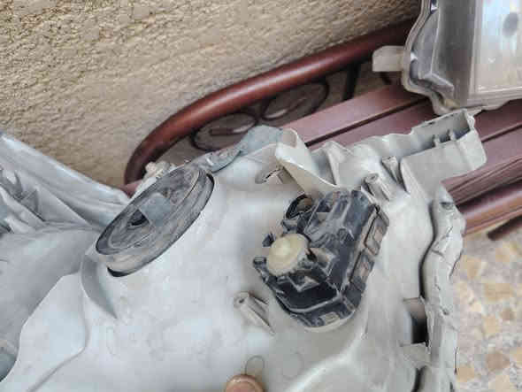 سلام عليكم ببع سريع. ***********
مازدات ام الماطور اصليه وشباك ودعاميه.وبلوجترات مال هايسا للبيع سعر225
مكاني بغداد الجديده  شراي يجي باخذهن
