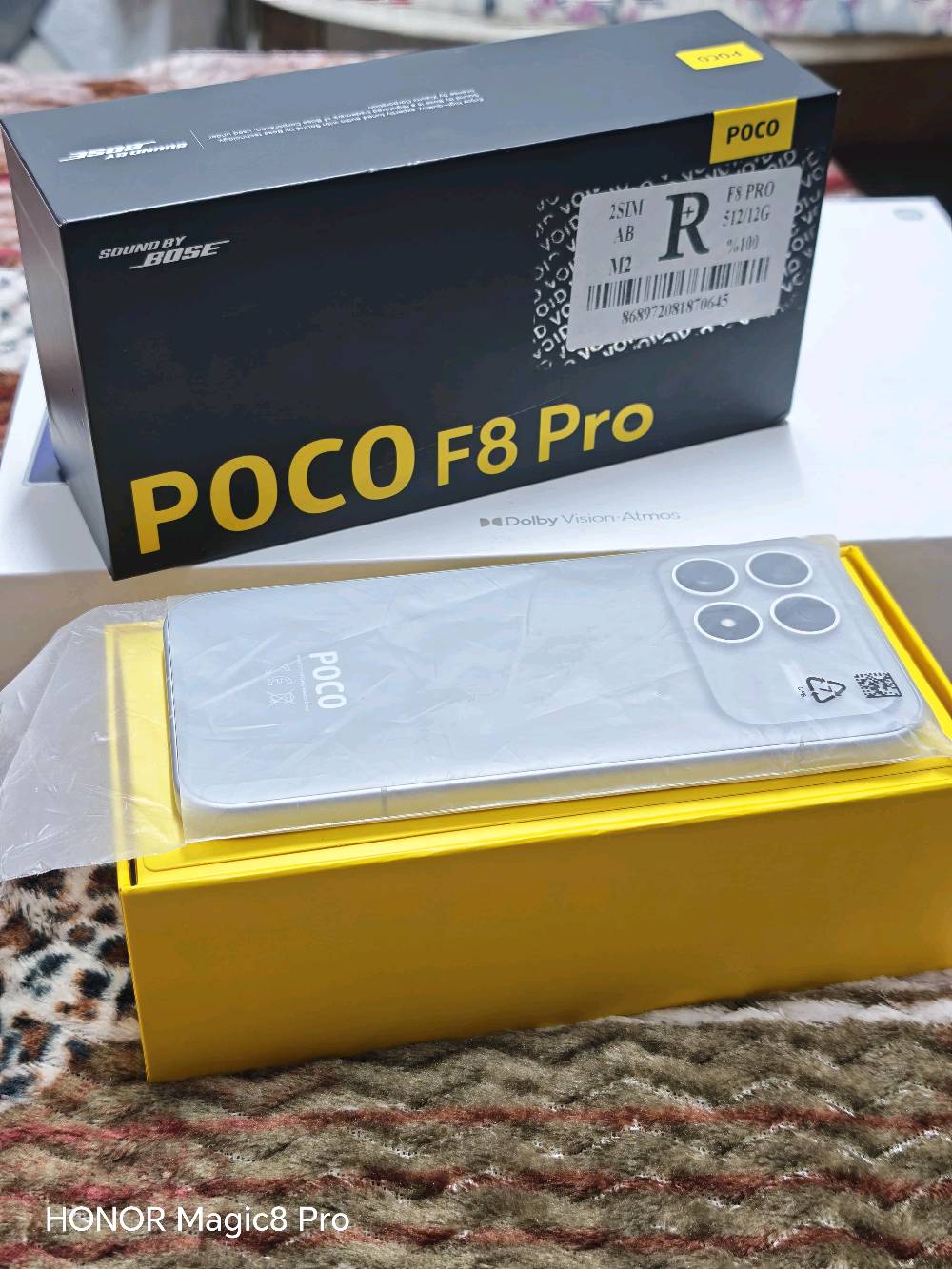 للبيع Poco F8 Pro اخو الجديد السعر 750 المكان كربلاء

مواصفات الجهاز ⬇️⬇️⬇️

المعالج : Snapdragon Elite الرائد بدقة تصنيع متطورة (3) نانومتر).

المعالج الرسومي Adreno يقدم قفزة هائلة في الأداء وتقليل استهلاك الطاقة).

الذاكرة العشوائية (RAM): تأتي بسعة 12 جيجابايت من نوع LPDDRSX السريع جداً تصل إلى 9600Mbps).

ذاكرة التخزين  512 جيجابايت من نوع 4.1 UFS عالي السرعة.
                   ⬇️   ( البطارية والشحن )  ⬇️

ه السعة بطارية ضخمة جداً بحجم 6210 مللي أمبير

الشحن السلكي: شحن فائق السرعة 100 واط

HyperCharge يشحن الهاتف بالكامل إلى %100 في حوالي 37 دقيقة فقط عند تفعيل وضع المعزز).

الشحن العكسي يدعم الشحن العكسي السلكي لتغذية الأجهزة الأخرى بقدرة تصل إلى 22.5 واط
 
                        ⬇️  (  الشاشه ) ⬇️

النوع : POCO HyperRGB AMOLED مخصصة لحماية العين ومقاومة الوميض.

الحجم: 6.59 بوصة بإطارات نحيفة جداً وشبه متساوية الأطراف).

الدقة : 2510 × 1156 بكسل وضوح ممتاز يقارب الـ 2).

معدل التحديث يصل إلى 120 هرتز

معدل استجابة اللمس حتى 480 هرتز

ويصل إلى 2560 هرتز Instant Touch

Sampling Rate عند تفعيل وضع مسرع

الألعاب (Game Turbo).

السطوع ذروة سطوع تصل إلى 3500

نيتس (Nits).

الحماية طبقة زجاج Corning Gorilla Glassi ودعم ودعم لتقنيات +Vision Dolby 9 HDR10 .

                  ⬇️  ( الميزات الإضافية ) ⬇️

مقاومة الماء والغبار حماية كاملة بمعيار IP68 (مقاوم للغمر في الماء العذب.

بصمة الإصبع مستشعر متطور يعمل بالموجات فوق الصوتية (Ultrasonic) مدمج تحت الشاشة أسرع وأدق بكثير.

الصوت مكبرات صوت استيريو متناسقة مدوزنة بالتعاون مع Bose وتدعم تقنية.Dolby Atmos

الشبكات يدعم تقنيات الجيل الخامس 5 وشبكات 7 Wi-Fi الحديثة، بالإضافة إلى دعم ال SIM.

الوزن والسماكة يزن الهاتف 199 غراماً، وبسماكة 8.0 ملم فقط رغم حجم البطارية الضخم.

شراي راسلني خاص مكاني كربلاء

.