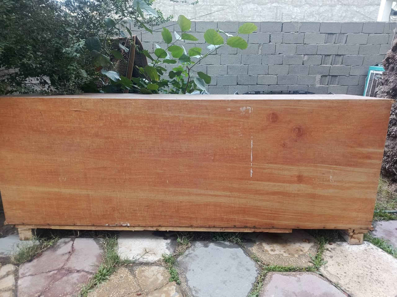 بوفية قديمة ثقيلة كلش
6 ابواب /  السعر 60 الف 

*********** / بغداد
