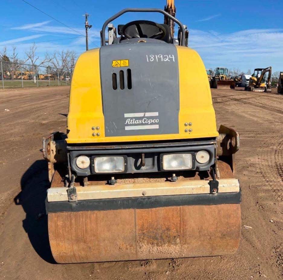 للبيع حادلات العدد 2 استيراد جديد مامشتغلات بالعراق موديل 2013 كربلاء ***********
