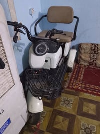 شحن • تحتاج بطاريات • قفل