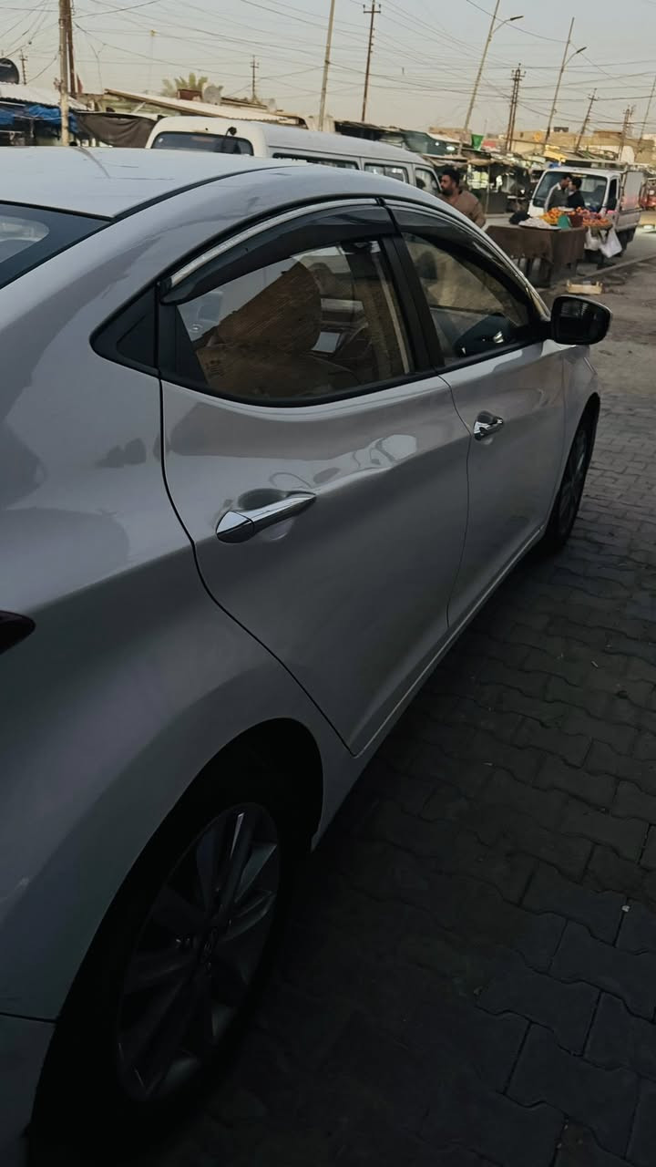 السلام عليكم 

النترا خليجي 2015 مكفولة عدا البارد
السيارة بيها مكانين زغار شالعات صبغ وموضحات بالصور 
فول مواصفات
ماشية 119 
مكاني بغداد 
عارضها بـ125 وبيها مجال 

للاستفسار ***********
