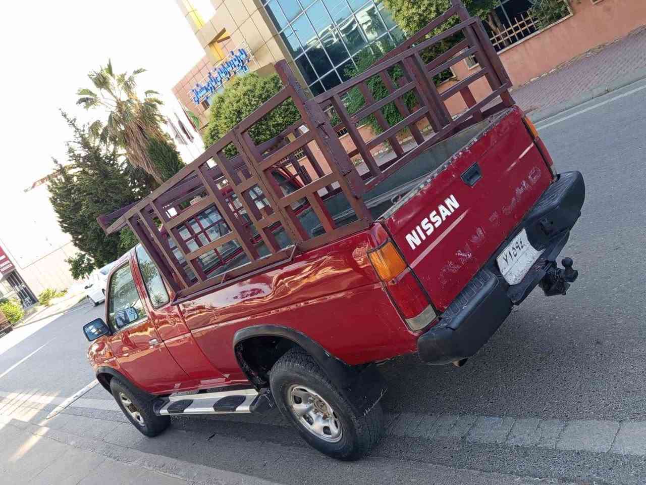 بيكاب نيسان بؤ فرؤشتن موديل 1990 كيرو مه كينه و ده بل ئه كسلي به شه رت دووبارجه ي بؤ ياخه له سه ر سا خي ده عمو ليدرا وي نيه ره قه م سليماني سه نه وي به سه ر جوه ته حويل برا وه خرا مه به شه رت يه ك دينار مه سره في تيا نيه سعري 47$وه ره قه و معا مه له بؤ زا نيا ري به يوه ندي بكه به 
***********يان*********** السليمانية, العراق
