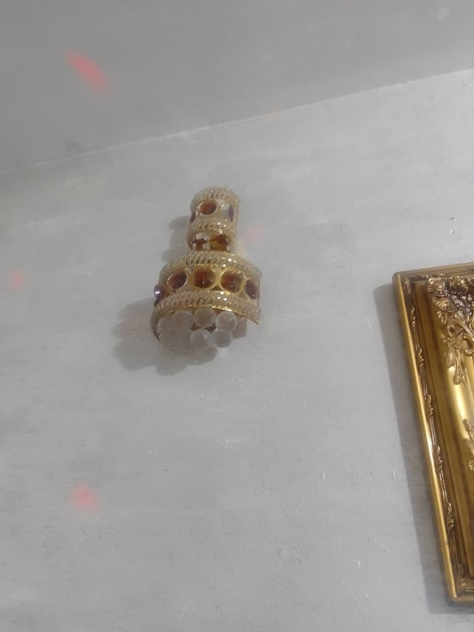 السلام عليكم عندي هذا نص تخم وثريات اربعه اثنين جداري واثنين سقفي  والسعر انتو يمكم


**إذا كنت صاحب هذا الإعلان وتريد حذفه لأي سبب، رجاءا أرسل رسالة إلى الدعم الفني**