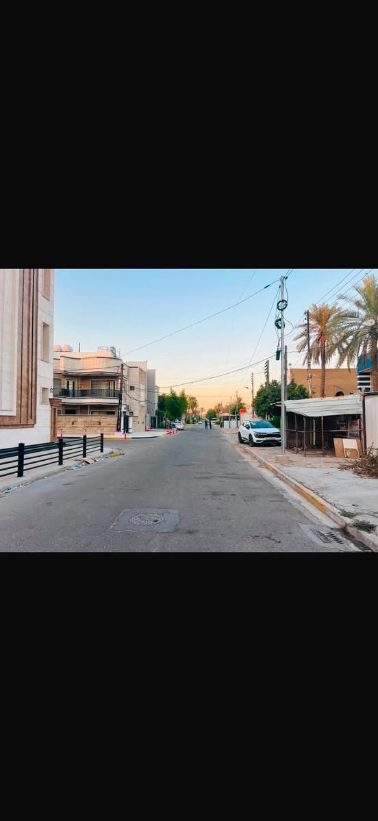 السلام عليكم قطعة ارض للبيع المساحة (135) متر واقع حال (140)  واجة (6ونص ) نزال (21) ونص  في لاطباء شارع جمعيه حي جهاد عرض شارع (15) لاستفسار مكتب النسيم ***********.    ***********
