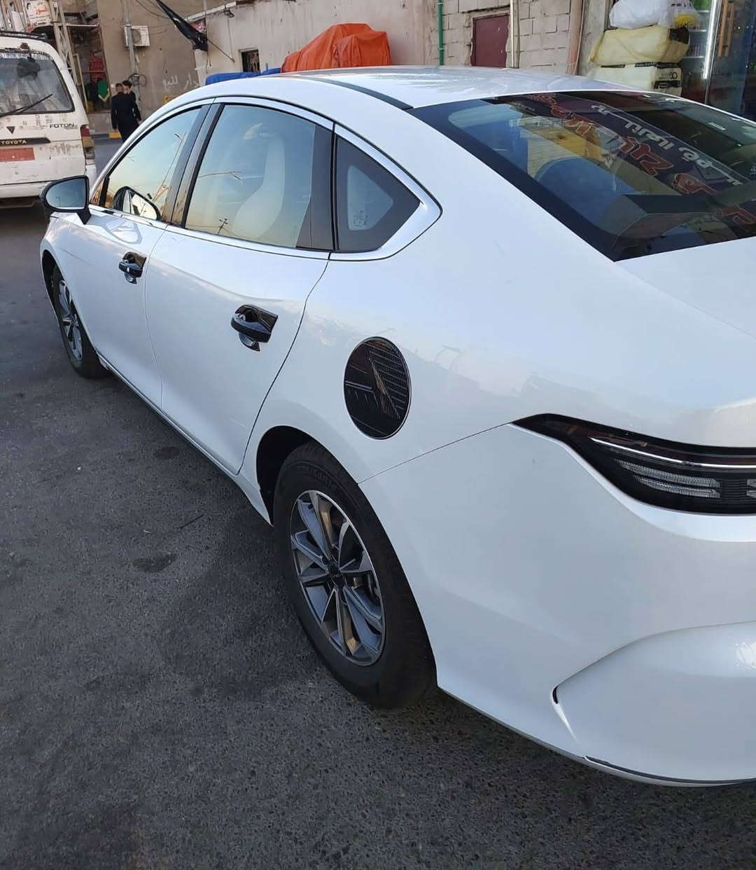 السلام عليكم...
ملاحظة مكان السيارة في ( البصرة ) 
للبيع BYD دستروير 2025
مكفولة رقم بغداد باسمي ماشية
37 الف على وضع الشركة شاحن اصلي بصمة + كارت وكل ملحقات الشركة معاها غير مستعملة مع اضافة سستم كامل خارجي كاربون فايبر مع درع للشاشات مع تنزيل كل التطبيقات المهمة، ميحتاج اذكر المواصفات لانها معروفة. 
السعر 18750000 الاستفسار الاتصال
على الرقم *********** 
متوفر واتساب وشكرا للقائمين على الكروب
