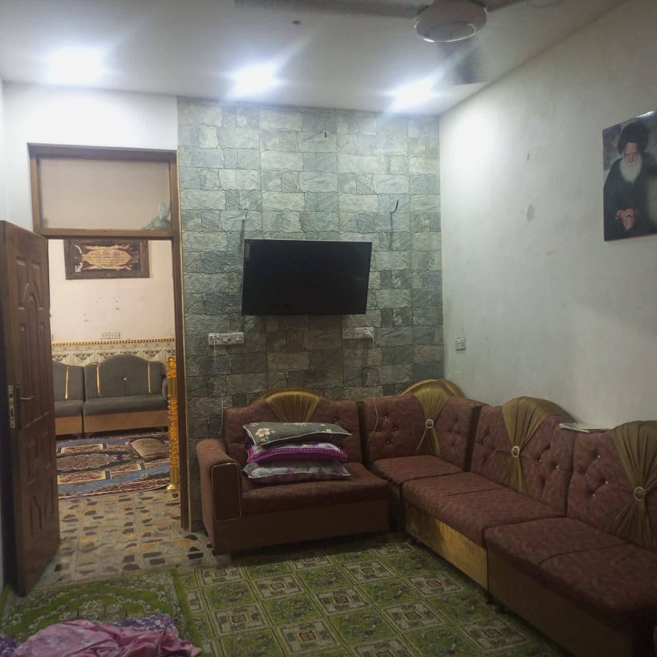 السلام عليكم دار لبيع المساحه 125 طابو صرف 
الموقع العبيدي الرئاسه شارع عشرين المربع لي مقابل افران المصطفئ  بيت طابقين الطابق الاول كامل ولطابق لثاني نقص بيه ارضيه وكهربايات وبياض السعر165 وبيه مجال المعلومات أكثر اتصل علئ الرقم *********** بيه وتساب
