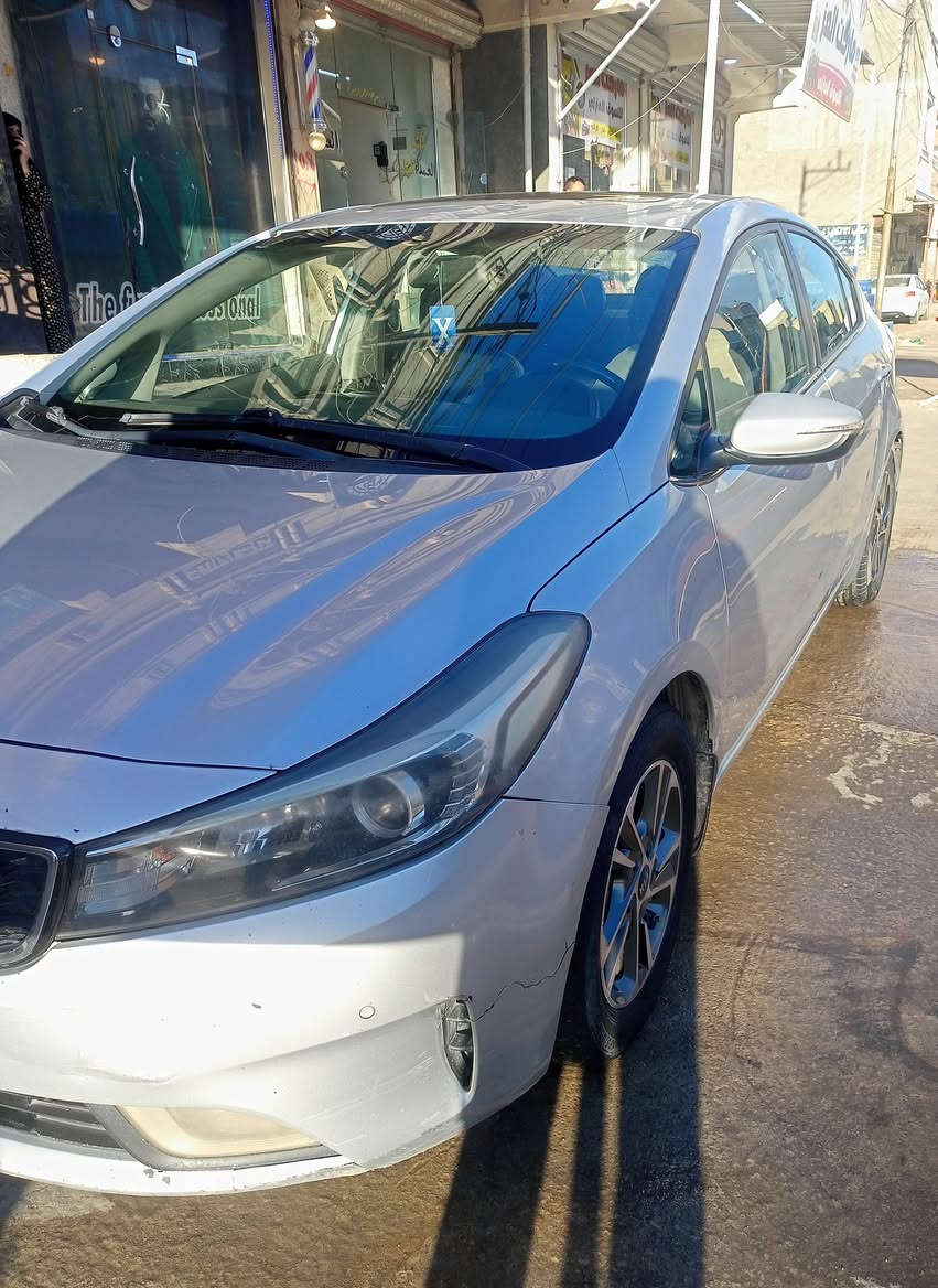 السلام عليكم 
للبيع كيا سيراتو موديل 17 خليجي فول مواصفات وبدون صبغ او تبديل 
محرك 1600 رقم بغداد ماشية 180
السعر 138 مكاني بغداد الغزالية
للاستفسار الاتصال 
*********** ابو علاء
