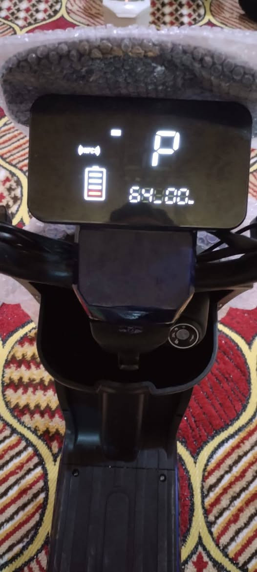 سلام عليكم دراجه شحن R9 دراجه جديده صار 3 يام من مشتريهاء بعدهي بل ضمان بصمه 5 بطاريت نمره بك دراجه كفاله من كلشي مكان العماره سعر 550?رقم ***********
