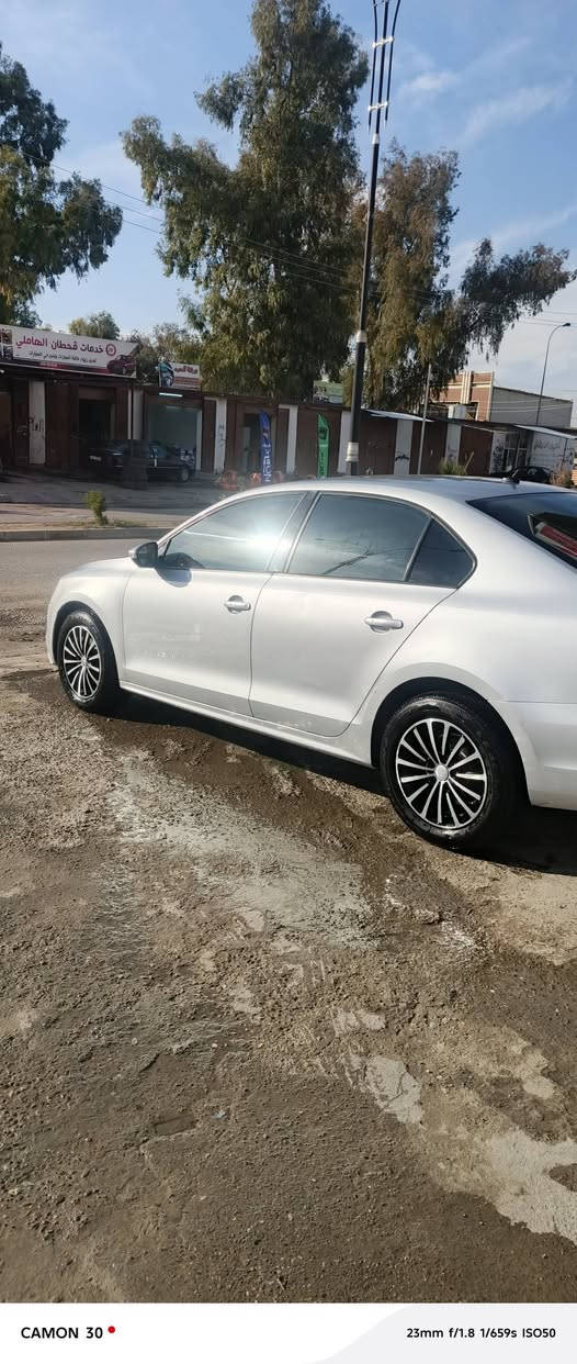 *********** جيتا خليجي محرك 20 شرط كير محرك كاربون بنزين بيها شرط سياره مال بيت جناي سياره نضافه 100/100 سعر ١١٠ وبيها مجال بسيط فول تبريد
