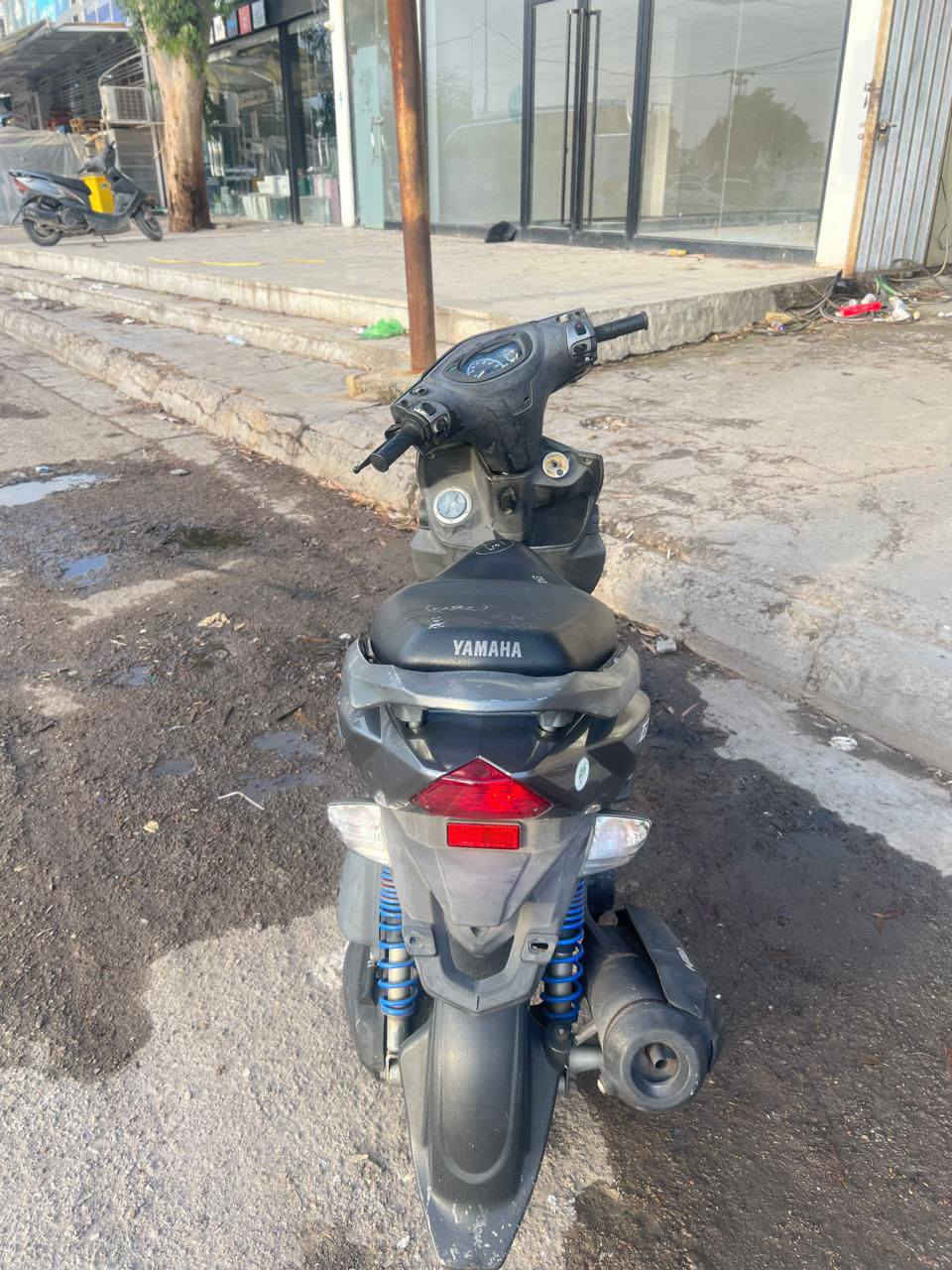 السلام عليكم جيتي ار للبيع الدراجه رمبه نزلتها بشهر الثاني يوم8 المكينه بيها ضمان سنة من الفتح كفراتها نظيفه وشلعه ومعدل الدراجه تخبل التواصل واتساب فقط ***********
