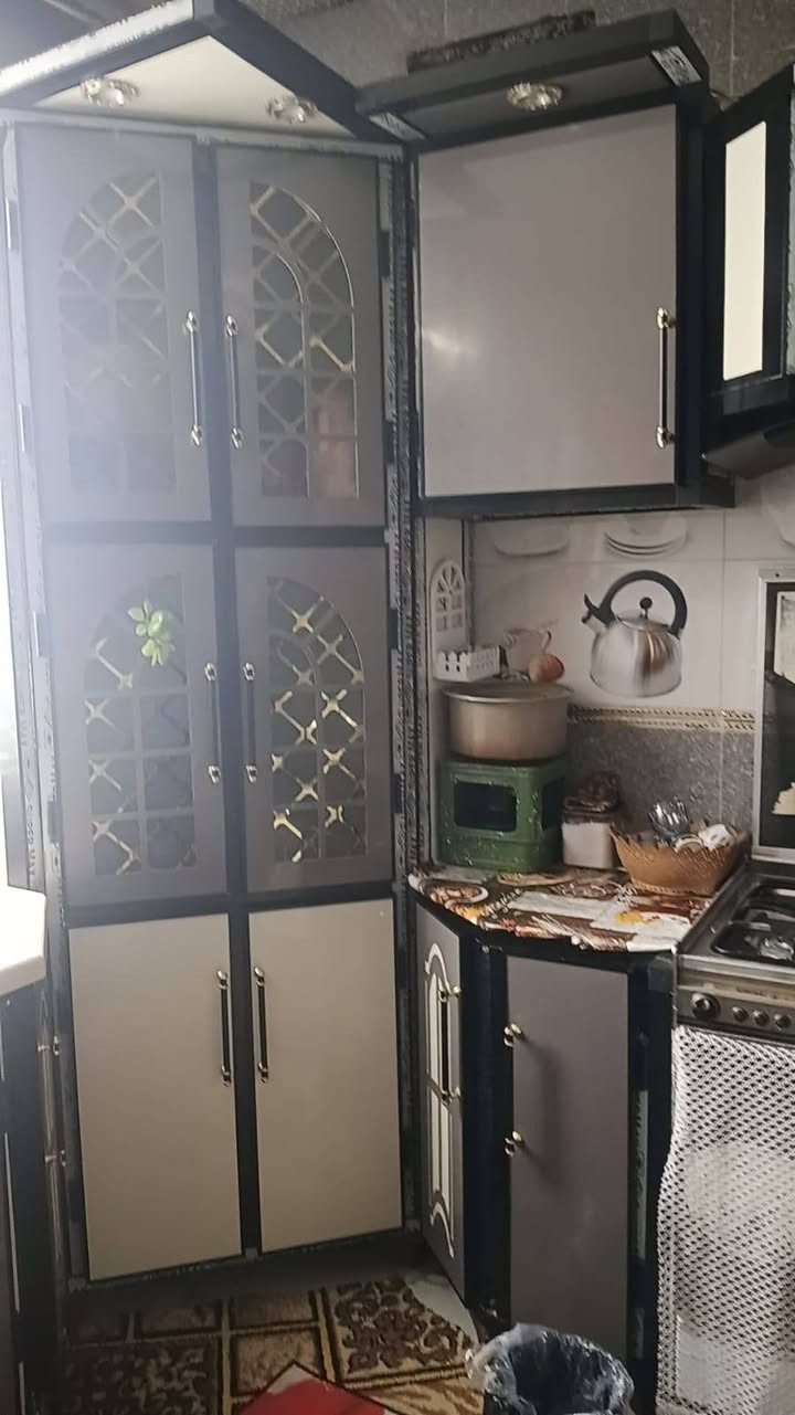 سلام عليكم كاونتر للبيع جديد مكان محاويل حي الاسري السعر خاص 850  تصال ***********
