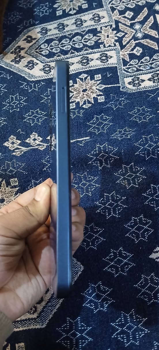 السلام عليكم 
تليفون للبيع 
النوع a25 
ذاكرة 125 كيكا
الشاشة جهاز امبدلة 
وسماعة امبدلة 
السعر 75 الف وبيه مجال 
المكان بغداد الشعلة 
رقم الهاتف ***********
