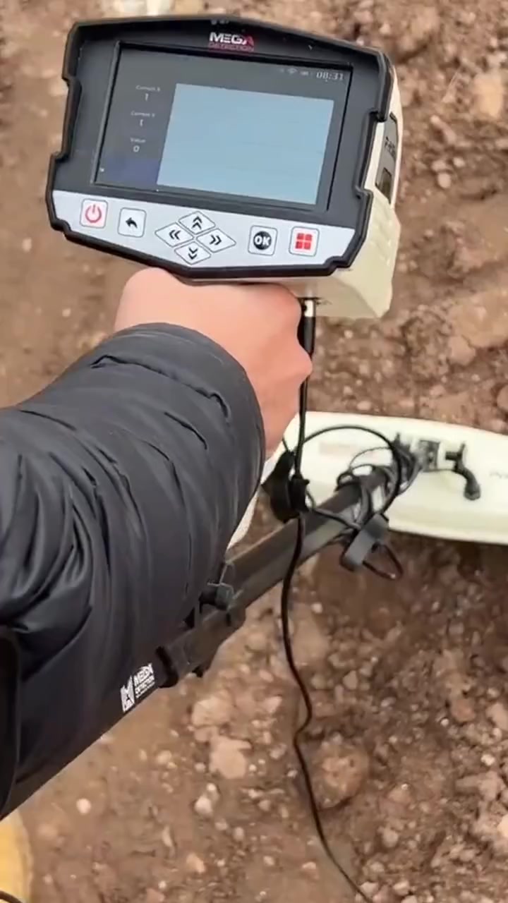 هل أنت شغوف بالبحث عن الكنوز؟ 🕵️‍♂️✨
شاهد كيف تمكّنا من العثور على قطع أثرية قديمة مدفونة عميقًا تحت الأرض باستخدام جهاز فينيكس المتطوّر من شركة اورينت ديتيكتوز.

لا تضيع وقتك في عمليات بحث عشوائية! احصل على جهازك الآن وابدأ رحلة البحث عن الكنوز الخاصة بك.

تواصل معنا عبر واتساب 📞 00905380229591

#البحث_عن_الكنوز #جهاز_كشف_الذهب #مغامرة #ريلز_explor 
#كنوز


**إذا كنت صاحب هذا الإعلان وتريد حذفه لأي سبب، رجاءا أرسل رسالة إلى الدعم الفني**