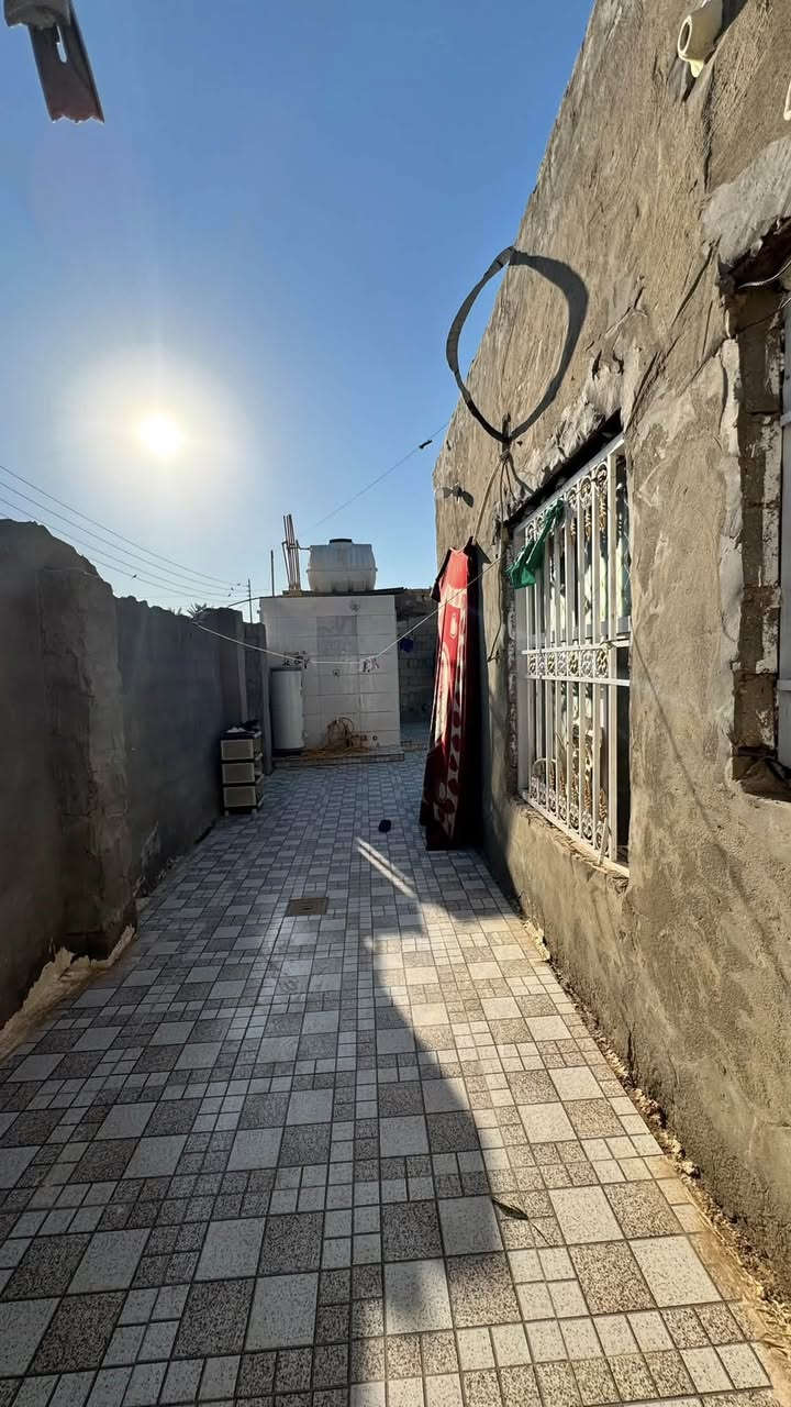 المساحه 200م  زراعي 

غرف نوم 2 + صاله+ مطبخ + صحيات خارجيه بناء جديد

كهربائيات جديده كيبل رئيسي جديد

📍حي الانتفاضه قرب الوكيل ابو وسيم

بناء بلوك سقف شيلمان 

السعر26وبي مجال 

الاستفسار ***********
