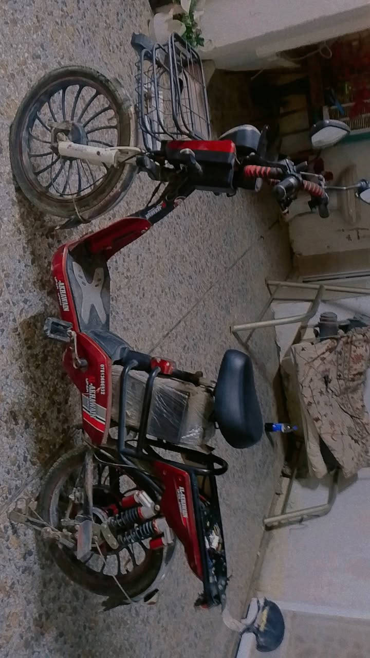 دراجه شحن للبيع
حجم20
دراجه شغاله وبطاريات جديده وعلى الفحص 
محتاجه عقل فقط 
السعر150.000 
للاستفسار *********** وبي واتساب
