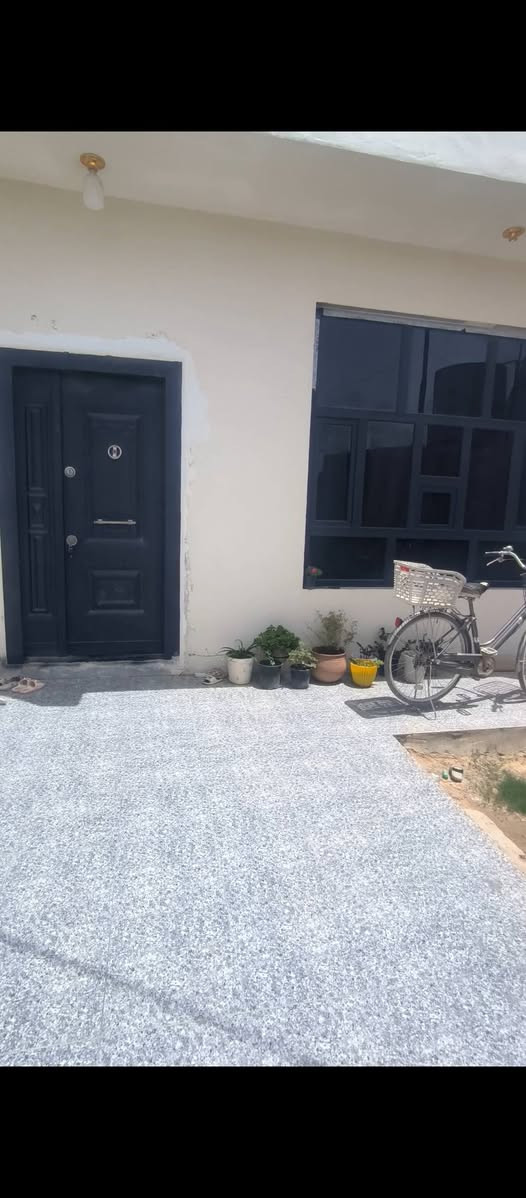 بيت للبيع الموقع ديالى بعقوبة بين حي المعلمين والكاطون خلف الشارع السايدين بثلاث افرع
طابو صرف سكني المساحة ٢١٨ متر الواجهة ١١،٥ بناء حديث قاط واحد استقبال و صالة وممر موزع على طول البيت و مطبخ وغرفتين نوم وحمام وصحيات و ترك كبير
الفرع ١٢ متر السعر ١٤٠  مليون وبي مجال تحويل مباشر
الكاونتر ومنظومة الكاميرات تبقى ويه البيت
للاستفسار ***********
