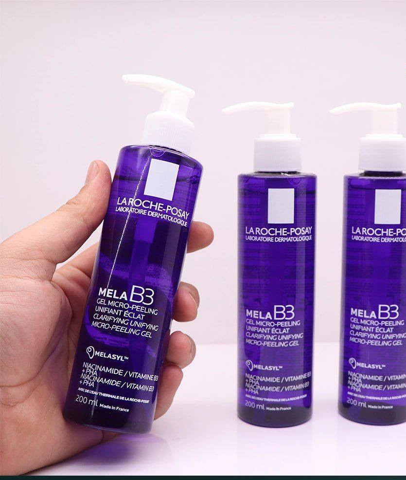 🌸 La Roche-Posay – MELA B3 Micro-Peeling Gel
✨تعبانة من البقع والتصبغات اللي تخلي بشرتك باهتة؟
هسه الحل بيدك 💜
مع MELA B3 Micro-Peeling Gel
جل مقشّر لطيف ينظّف بعمق، يفتّح ويوحّد لون البشرة من أول استعمال، ويخليها أنعم وأنضر بشكل ملحوظ.
🔹 إشراقة واضحة
🔹 توحيد لون البشرة
🔹 تقليل مظهر البقع الداكنة
🔹 مناسب للاستخدام اليومي
🔹 لطيف حتى على البشرة الحساسة
سرّه؟ تركيبة مدعومة بـ النياسيناميد (فيتامين B3) + مركّب Melasyl™ للمساعدة على تقليل التصبغات ومنع ظهور بقع جديدة ✨
بشرتك تستحق عناية أطباء الجلد… مو أي عناية 💙

📌 هو عباره جل منظف ومقشّر خفيف (Micro-Peeling) يساعد على إزالة الخلايا الميتة بلطف، ويعالج البهتان والتصبغات تدريجياً.

💥 من اهم فوائد المنتج 

يقلل مظهر البقع الداكنة والكلف
يوحّد لون البشرة
ينظف المسام بعمق
يمنح نعومة وإشراقة واضحة
يحضّر البشرة لامتصاص السيروم والكريم بشكل أفضل
مناسب لـ:
البشرة اللي بيها تصبغات
آثار حبوب
تفاوت لون البشرة
حتى البشرة الحساسة (لأن تركيبته لطيفة)
🧴 طريقة الاستخدام الصحيحة
يُستخدم على بشرة مبللة.
ضغطة أو ضغطتين تكفي.
يُدلّك بلطف بحركات دائرية لمدة 30–40 ثانية.
يُغسل جيداً بالماء.
يُستخدم صباحاً ومساءً.
ضروري واقي شمس بالنهار 🌞 لنتائج افضل 😌🔥بلاش يابلاش


**إذا كنت صاحب هذا الإعلان وتريد حذفه لأي سبب، رجاءا أرسل رسالة إلى الدعم الفني**