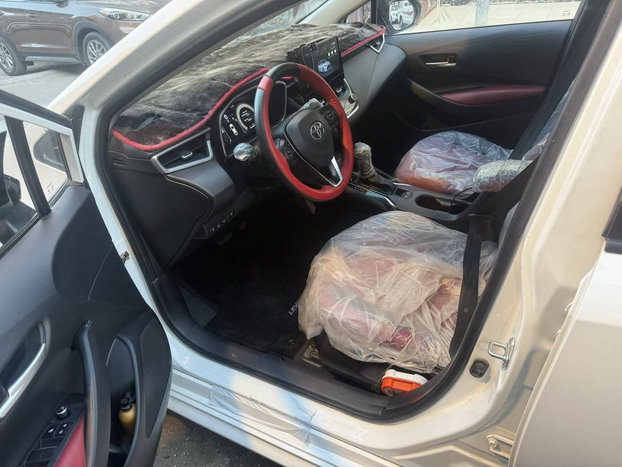 السلام عليكم
للبيع فقط 
كورلا 2024  هايبرد شكل الامريكي نضيفه جدا
مكفوله من الصبغ والشخوط والرصعات عدا بارد كلششش قليل باب السكن اثر شخطه وموضح بلصوره 
مواصفات كورلا معروفه
جلد احمر واسود 
رادار
سلايد
كامره خلفيه
بصمتين
اوتو هولد
سايد بريك دكمه
السياره ماشيه 20 الف مكانها السيديه حي الاعلام
السعر المطلوب 22 مليون ونص وبيها مجال 
الاتصال ***********
