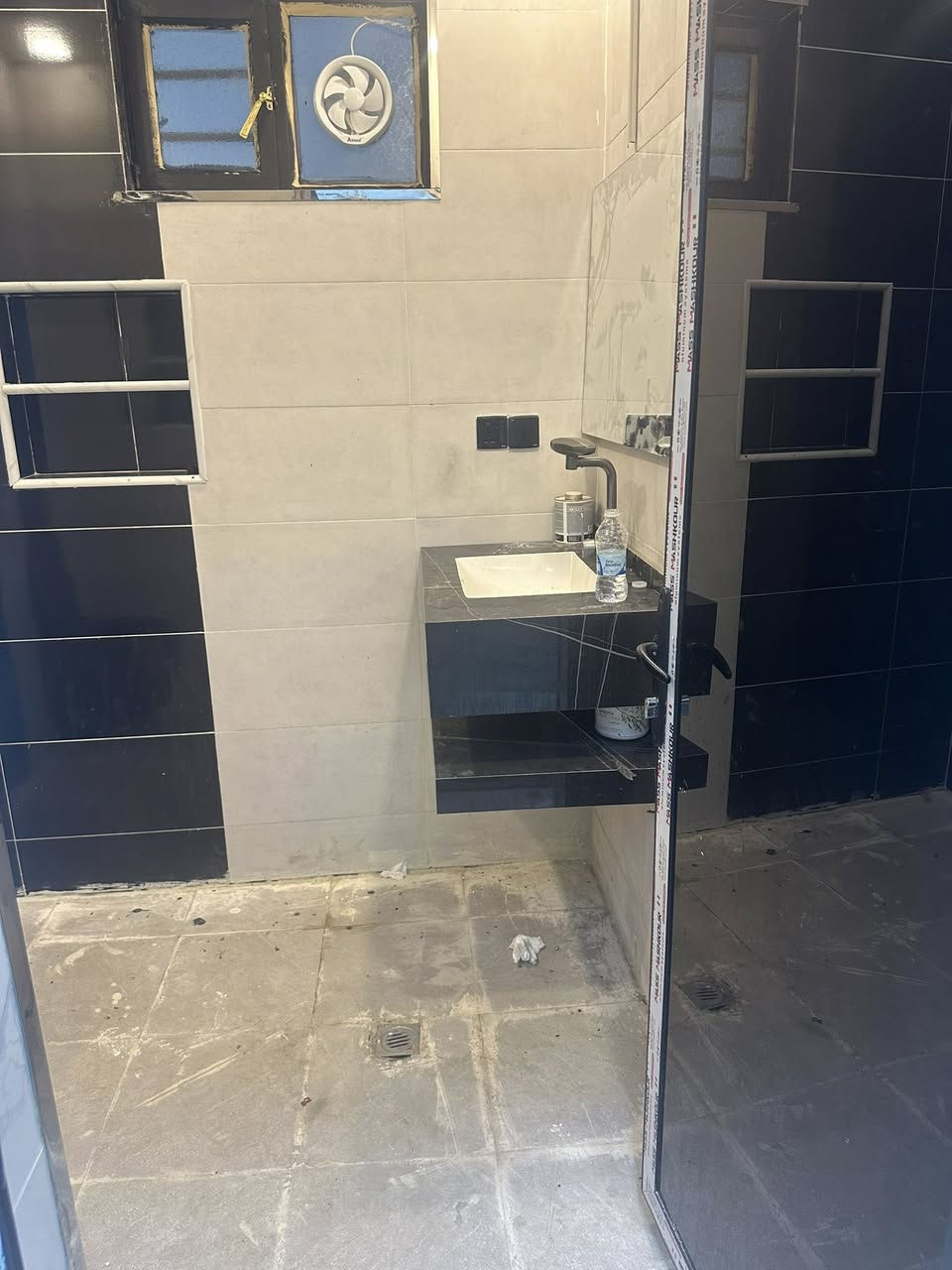 السلام عليكم بيت للبيع مساحه 82متر  في منطقه السيديه ال400من جهت التشجير بناء زيرو 2025للاستفسار*********** غير متواجد ع فيس
