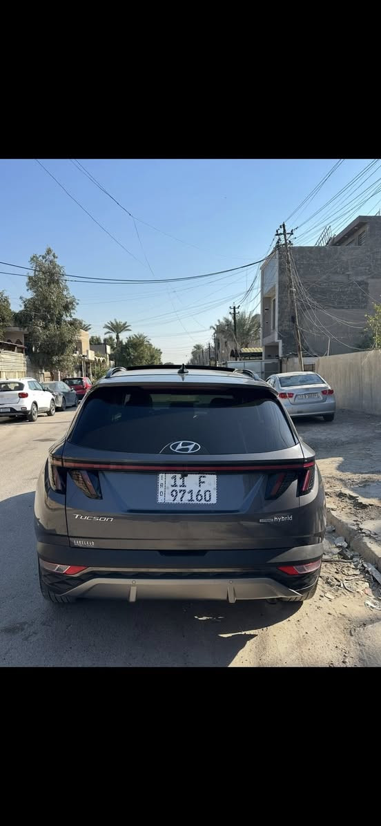 السلام عليكم للبيع هونداي توسان 2024 هايبرد فول موصفات 5 كامرات وتقدم وترجع من بصمه وبنورما وتبريد وتدفه ب كشن حادث البنيد مبدل اصلي نفس لون + جاملغات بارد شاصي ولغد مكفول سعره 205 وبيه مجال لشراي ***********
