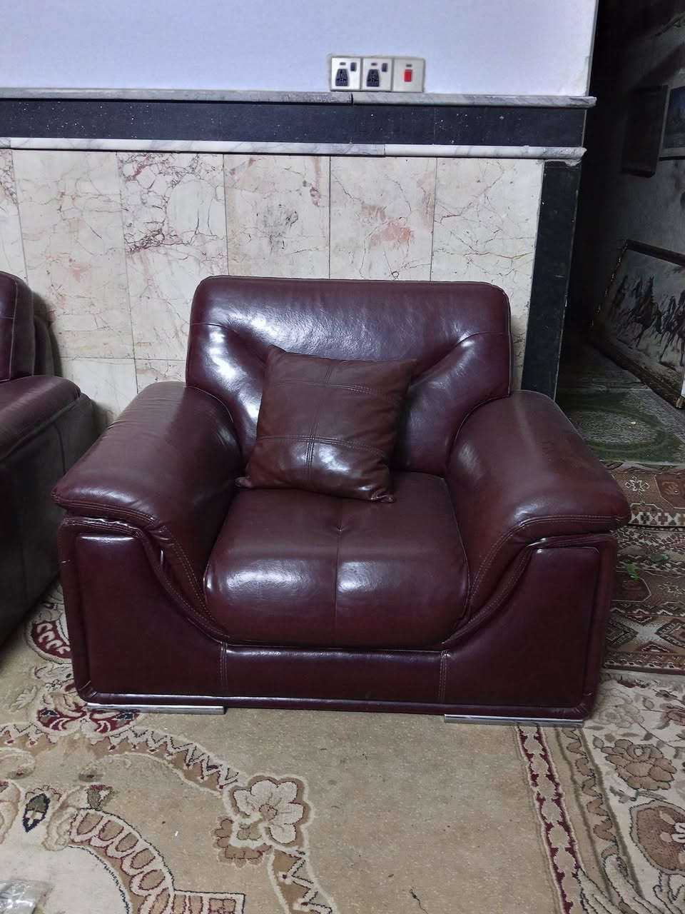 سلام عليكم اغراض بيت نضيفه تخم تركي 8 مقاعد مع تخم جلد 7 مقاعد وكاونتر  وثلاجه فول تجميد وطباخ وميز طعام مستعجل عليهم مكاني بغداد***********
