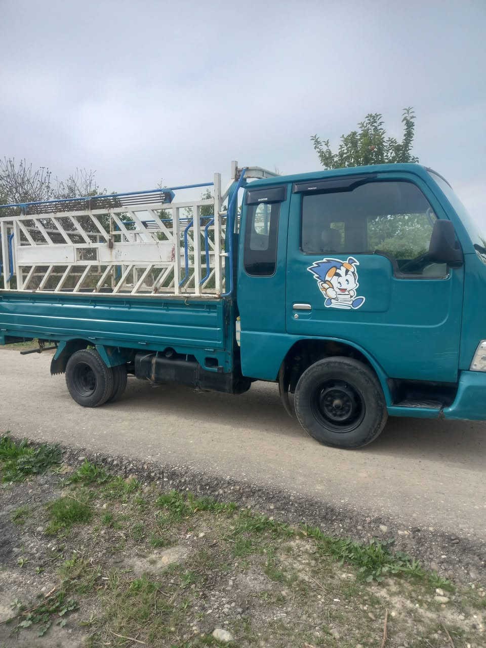 السلام عليكم سياره كيا حمل سامسونج 99 سياره مقفوله من شاصي ورقم الموبايله.***********
