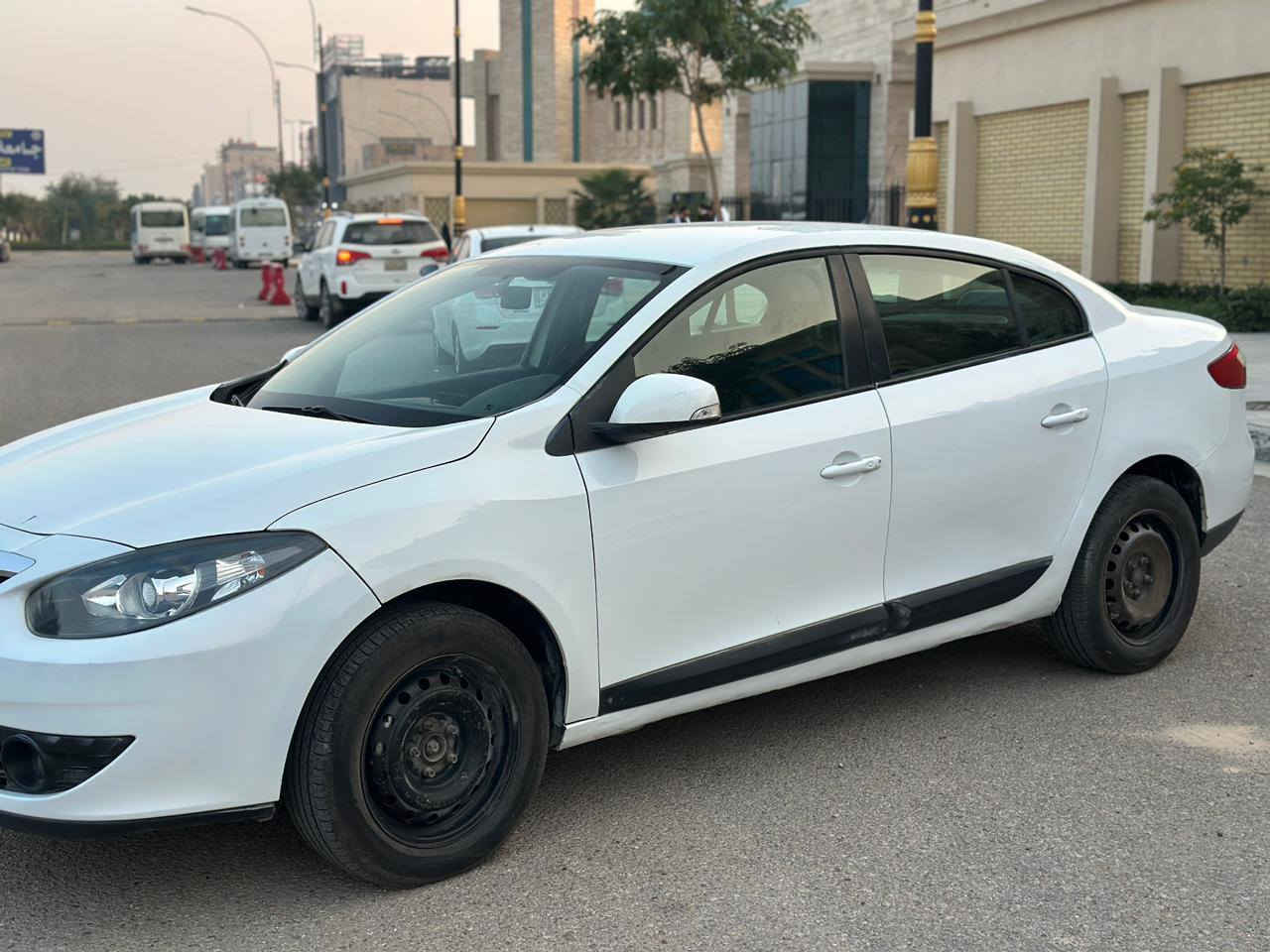 رينو فلاونس 2016
رقم بغداد تستلم سنويه كبل باسم الشراي 
 محرك وكير. قبل شهر مبدلات 
حداديه جديده
الضرر : مصبوغه حزام اثر طخات بسيطه 
جنطه وبنيد وقماره وتكم بدون صبغ
سياره بحاله جيده بدون اي نقص 
السعر 65 ورقه وبيها مجال بسيط
للتواصل :***********
