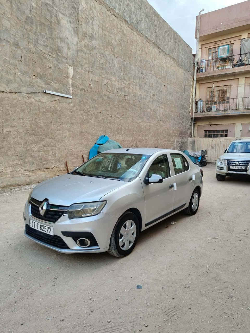 السلام عليكم رينو سنبل للبيع موديل 2019 رقم بغداد الجديد انكليزي سنويه جديده هزه جديده تحويل ثاني يوم مكينه 1600 كير اوتماتيك حداديه تخم تاير مكفولات تبريد ثلج السياره مكفوله من الضربة بيها صبغ مكانات قليله  اثر جراد فقط السعر 68 وبيها مجال مكاني كربلاء رقم الهاتف
***********
