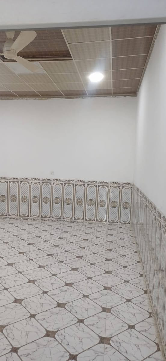 السلام عليكم بيت للبيع قرب مدرسه الخرجه للبنات مساحة البيت ٥٥٠ متر مربع كامل المواصفات البيت طابقين اتصل و تدلل ***********
