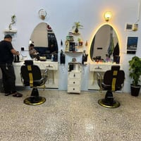 كراسي حلاقه جدد صارلهن سبوع من جبتهن اريد مراوس اذا اكو سود كبار نضيفا...