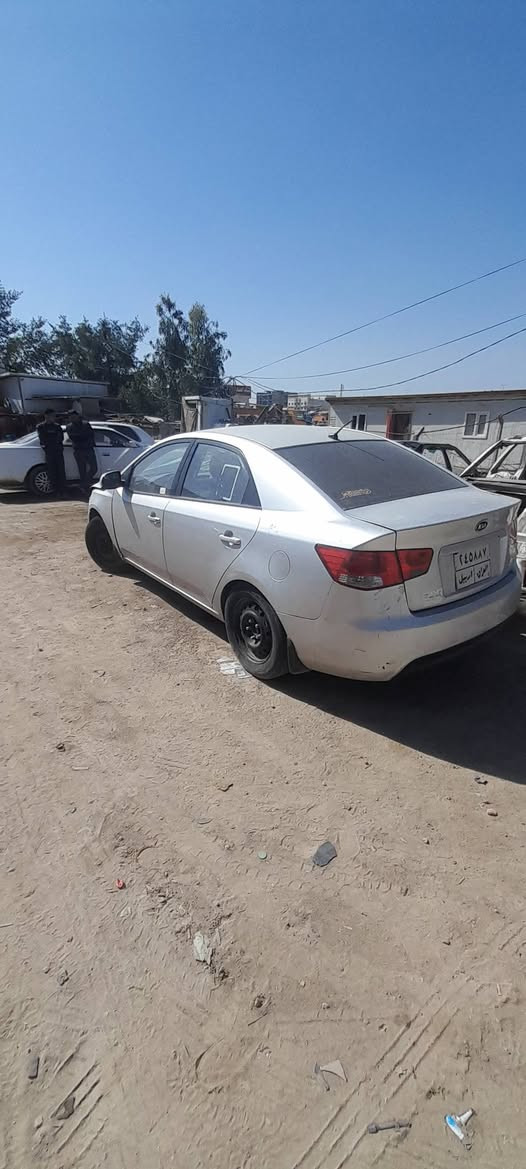 سلام عليكم  
دفع الله ما كانه اعضم. 
سيراتو مديل 12 
شواصي مكفوله سياره مكفوله فقط هاذه الحادث 
سعر 65 بيه مجال بصيط
وكاله او تحويل حاضرين

***********  المكان نجف
