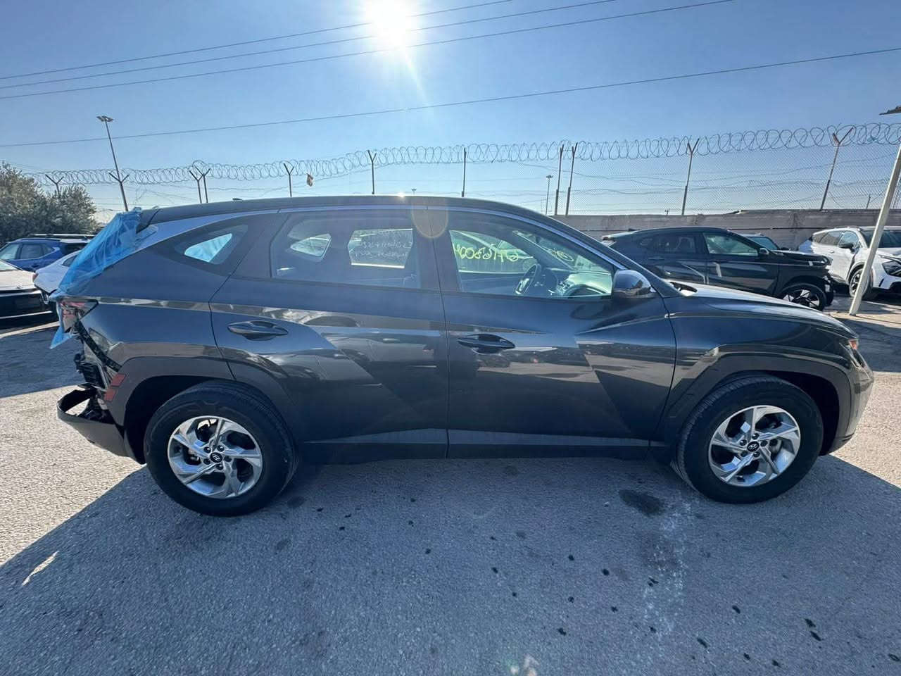 Hyundai Tucson 2023 – الجيل الرابع
رقم بصرة – عداد 64 ألف كم

المحرك: 2.5 لتر – 4 سلندر
قير: أوتوماتيك 8 سرعات – دفع أمامي

المواصفات:
شاشة – كاميرا خلفية – بلوتوث – تحكم دركسون – مكيف بارد

الحالة:
قطعة واحدة فقط تبديل (الباب الخلفي) نفس اللون
باقي البدي كفالة
الشاصي أصلي بدون ضرب أو سحب

💰 السعر: 17,800 دولار قابل للتفاوض للجاد

📍 البصرة
📞 0770-3290-786
