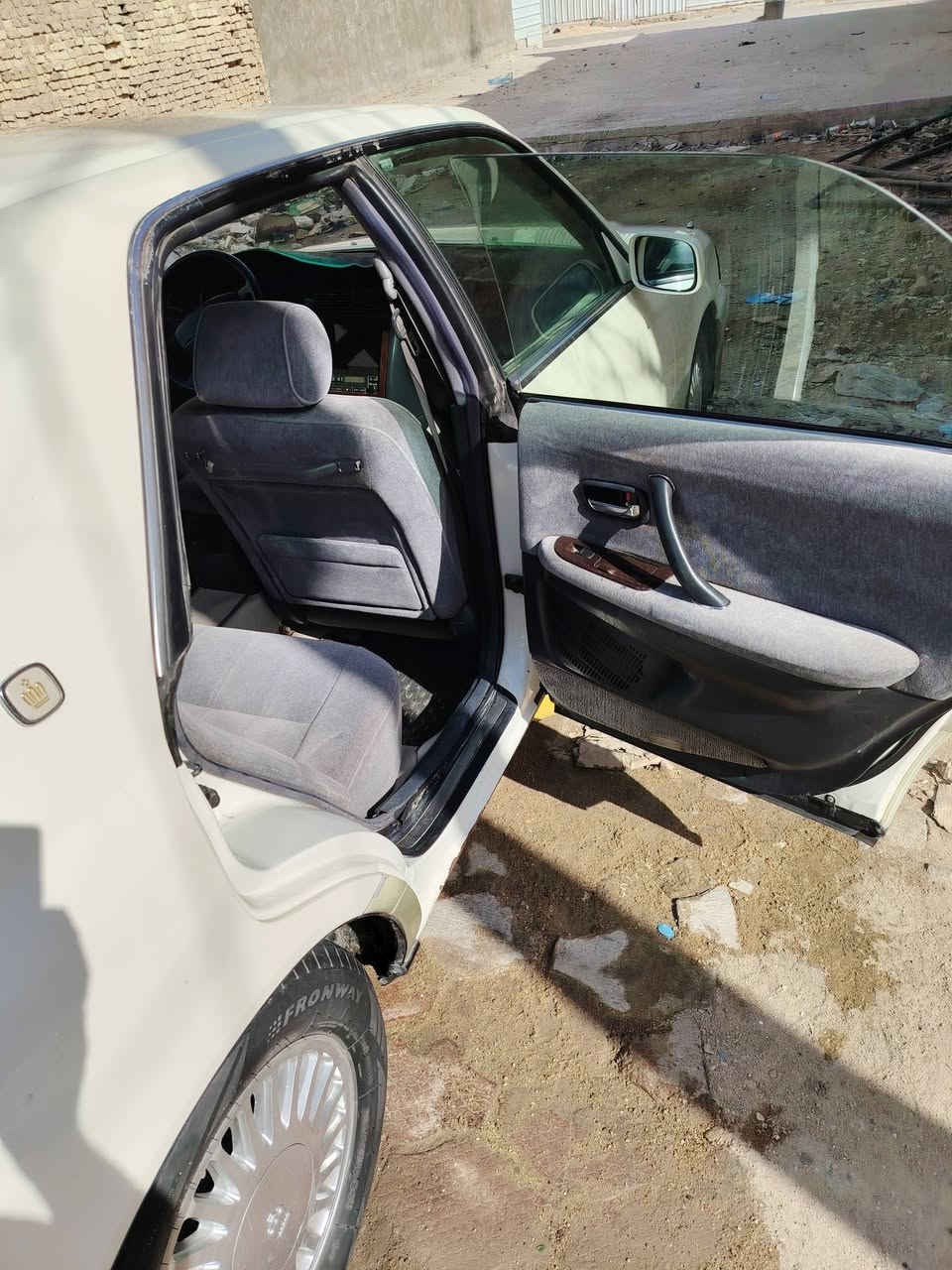 سلام عليكم راس الثور موديل ١٩٩٦ فلات مكفولة من الضربة والكص ونقل الجثةوالتبديل  وكافة الاصوليات والرسميات تبريد شغال شاشة لمس عينه ليزريه تخم تاير سنويه منتهيه سياره بسمي باتري جديد مكينه وكير مكفولات العنوان بصره جمهوريه السعر ١٠٠ وبيه مجال تم اعاده النشر رقم الهاتف ***********
