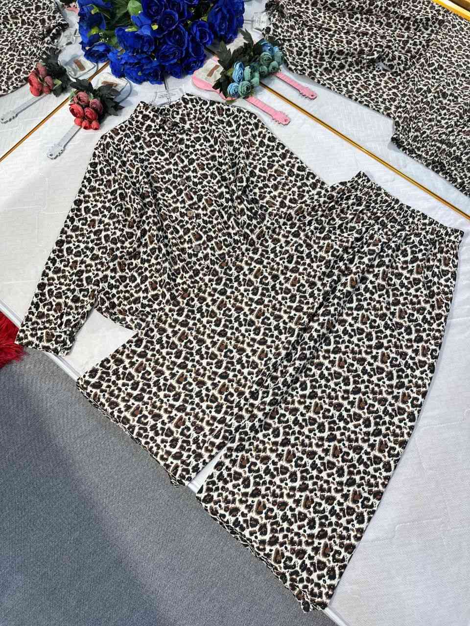 الكولكشن الصيفي  يبداً من هنا 📍

طقم  مليان ستراس حرير  قطعتين خامة ايروبين ناعم 

 
قياس:38-40-42-44-46-

كوالتي عالي الجودة للضمان الفحص بحضور المندوب 

 توصيل جميع محافظات العراق 🇮🇶


**إذا كنت صاحب هذا الإعلان وتريد حذفه لأي سبب، رجاءا أرسل رسالة إلى الدعم الفني**